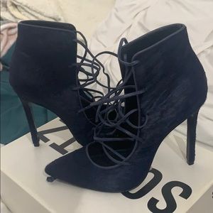 Dark blue pointed heel